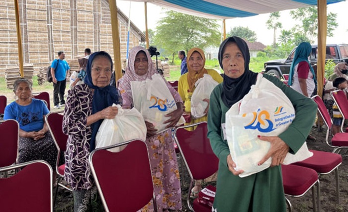 Ratusan Warga di Tiga Kota Terima Paket Sembako Gratis dari Program CSR PTPN I Regional 4